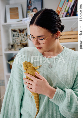 Beautiful Woman Posing with Her Adorable Bearded Dragon Pets 112806160