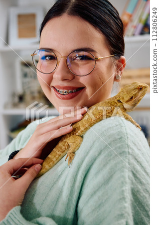 Beautiful Woman Posing with Her Adorable Bearded Dragon Pets Beautiful Woman Posing with Her Adorable Bearded Dragon Pets 112806249
