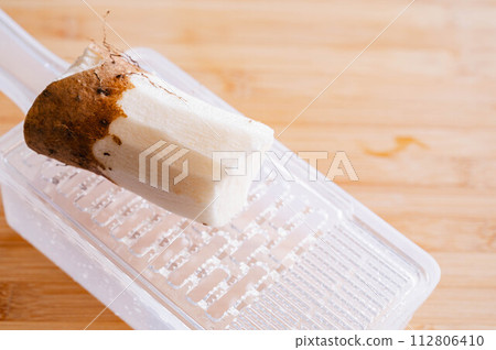 Grate the Japanese yam Grate the Japanese yam 112806410