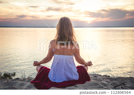 Woman meditating at the sea 112806564