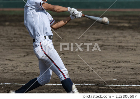 高中棒球比賽場景擊球場景 高中棒球比賽場景擊球場景 112806697