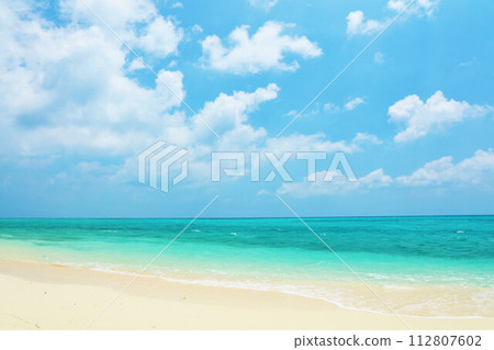Okinawa summer blue sky and the sea of Ikema Island 112807602