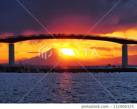 Sunset over Fuji (Kisarazu City) Sunset over Fuji (Kisarazu City) 112808325