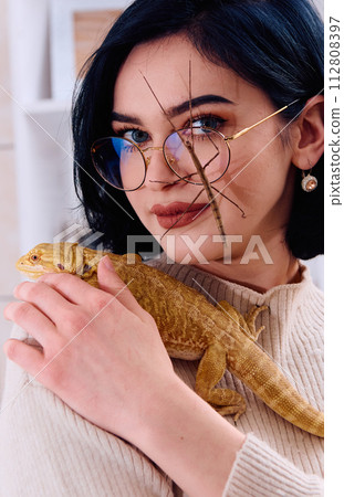 Woamn and Her Pets: A Bearded Dragon and a Stick Insect Woamn and Her Pets: A Bearded Dragon and a Stick Insect 112808397