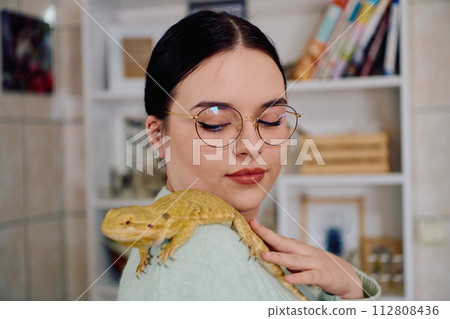 Beautiful Woman Posing with Her Adorable Bearded Dragon Pets 112808436