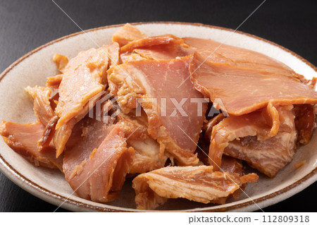 Trimmed grilled pork 112809318