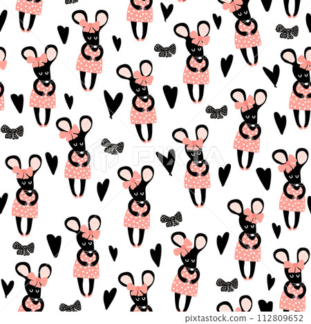 Seamless childish pattern with little mouse and cheese.Vector nursery background 112809652