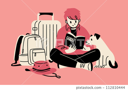 一個男人和他的寵物在旅行時看旅遊指南 112810444