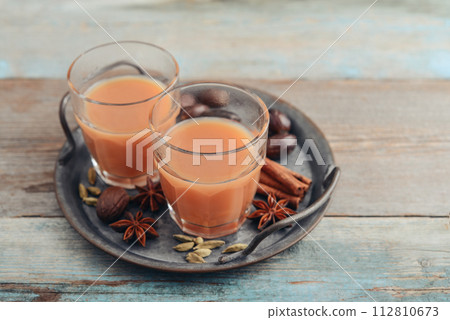 Traditional indian drink - masala tea 112810673
