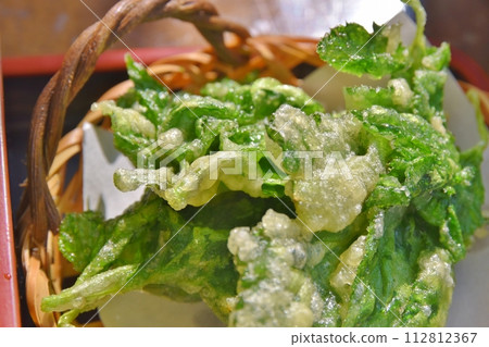Freshly fried Asuka leaf tempura Tokyo 112812367