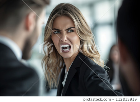 Angry career woman, business scene 112815919