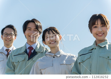 4 young engineers, male and female 4 young engineers, male and female 112818232