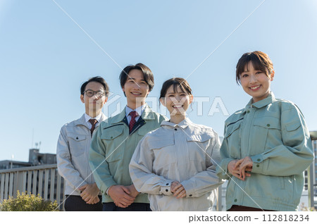 4 young engineers, male and female 4 young engineers, male and female 112818234
