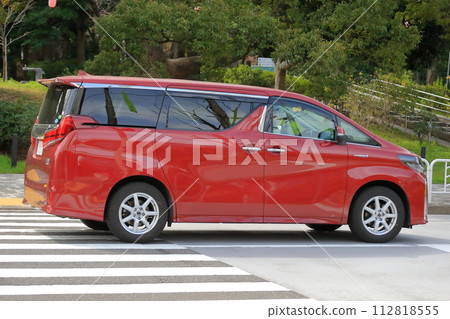 Minivan image Minivan image 112818555