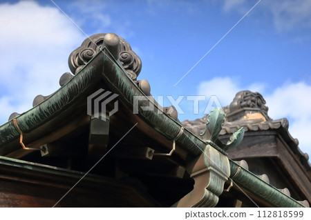 Tile roof image 112818599