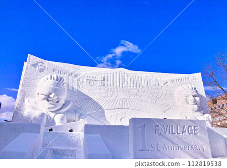 藍天、動漫人物雪像的札幌冰雪節 112819538