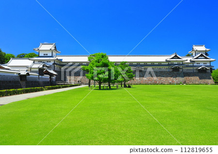 [Ishikawa Prefecture] Sunny Kanazawa Castle (Gojikken Nagaya) 112819655
