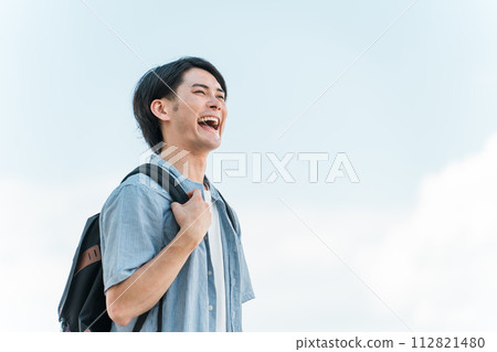 Smiling student/university man under the blue sky (advancement/examination/challenge/hope/goal) 112821480