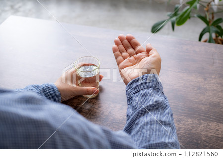 Medicine drinking hand for synthesis Medicine drinking hand for synthesis 112821560