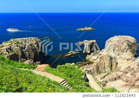 [Fukui Prefecture] Tojinbo under fine weather (Echizen coast) 112821643