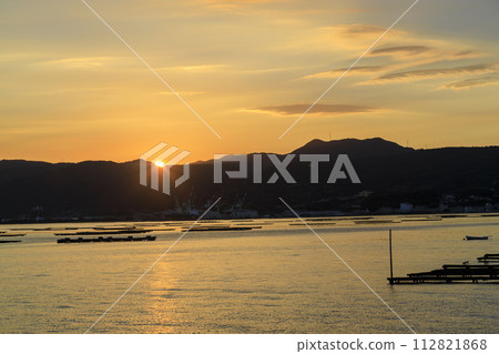 夕陽西下，美麗的瀨戶內海群島和太陽之路 112821868