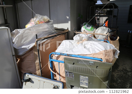 垃圾處理場以及工業垃圾和一般垃圾的回收利用 垃圾處理場以及工業垃圾和一般垃圾的回收利用 112821962