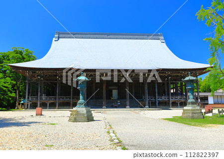 【富山縣】晴朗天氣下的正光寺巨大的正殿（國寶） 112822397