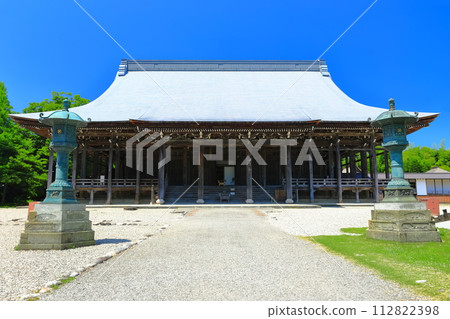 【富山縣】晴朗天氣下的正光寺巨大的正殿（國寶） 112822398