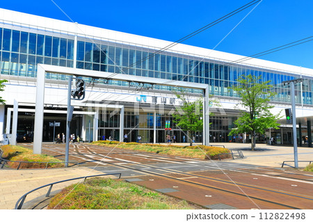 [Toyama Prefecture] Clear skies at JR Toyama Station (Toyama LRT) 112822498