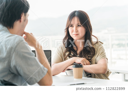 Women getting angry at men on a date, fighting, women, yakimochi, jealousy Women getting angry at men on a date, fighting, women, yakimochi, jealousy 112822899
