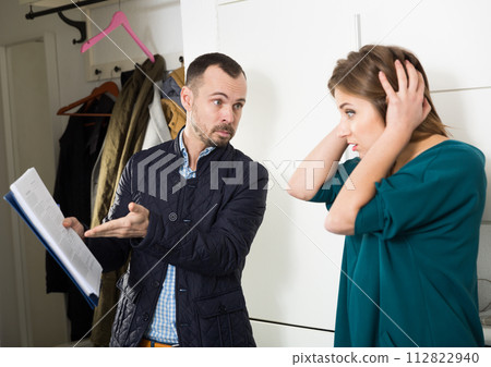 Frustrated woman talking to debt collector 112822940