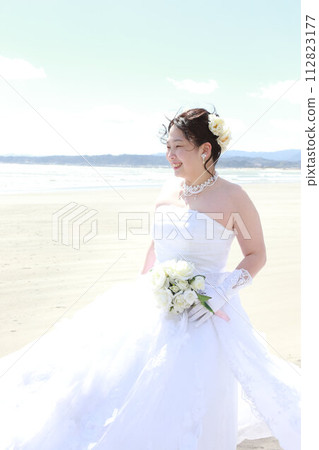 Photo wedding of the bride in a wedding dress, location shooting at the sea 112823177