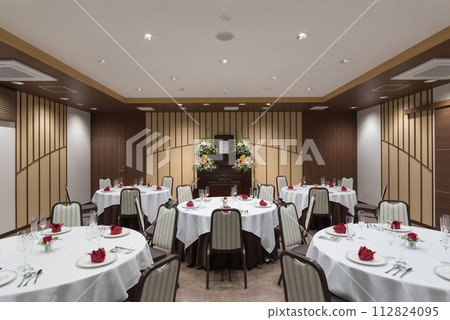 Image of the funeral hall altar 112824095
