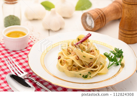 Fettuccine Peperoncino 112824308