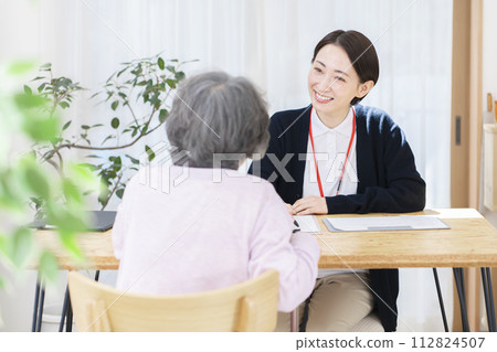 Care manager who conducts long-term care insurance certification survey Long-term care support specialist Care manager who conducts long-term care insurance certification survey Long-term care support specialist 112824507