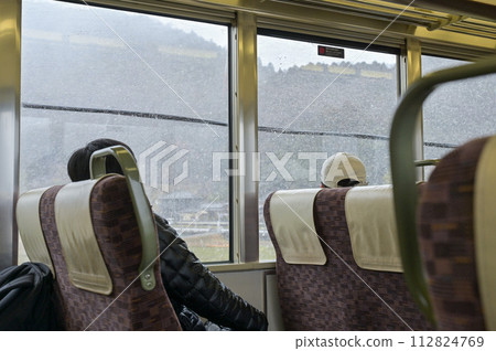 當地火車/冬季旅行 當地火車/冬季旅行 112824769