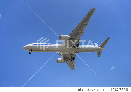 早春的仙台機場，飛機降落，宮城縣名取市 112827298