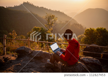 Traveler use laptops connect to the 5G network for work on holidays Traveler use laptops connect to the 5G network for work on holidays 112827453