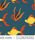 Vector seamless pattern with fish, corals, and seaweed. Background, wallpaper, textile or paper print 112829202