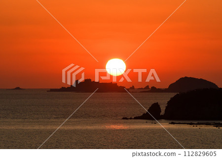 Evening view of warship island 112829605