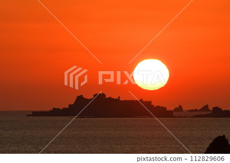 Evening view of warship island 112829606