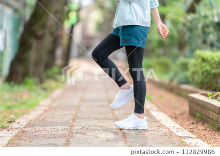 Knee joint foot walking 112829986