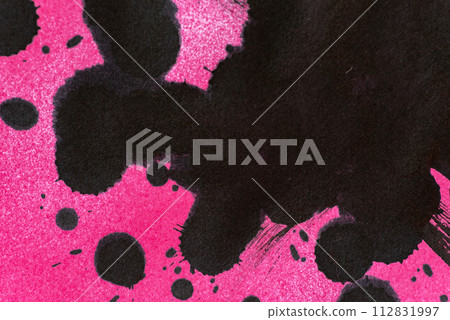 彈出黑色墨水 112831997