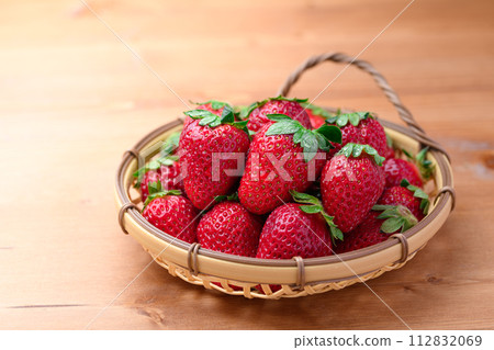 Fresh and delicious strawberry Marihime from Wakayama Prefecture 112832069