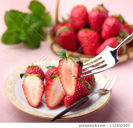Fresh and delicious strawberry Marihime from Wakayama Prefecture Fresh and delicious strawberry Marihime from Wakayama Prefecture 112832105