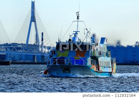 Early in the morning to "Yokohama Pukari Sanbashi"... High-speed boat / jet foil 112832164