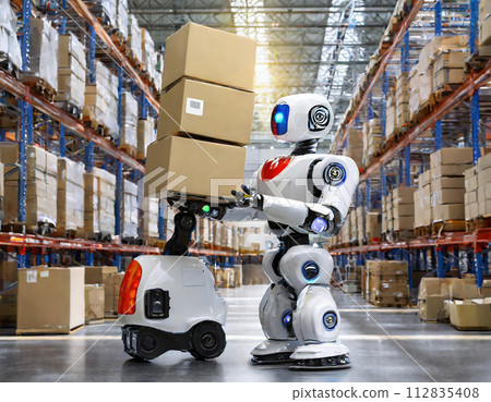 Logistics sites where robots work to alleviate human resource shortages 112835408