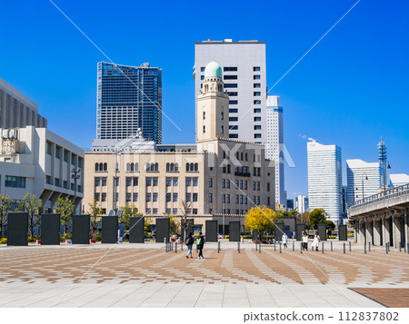 Yokohama Customs Queen's Tower 112837802