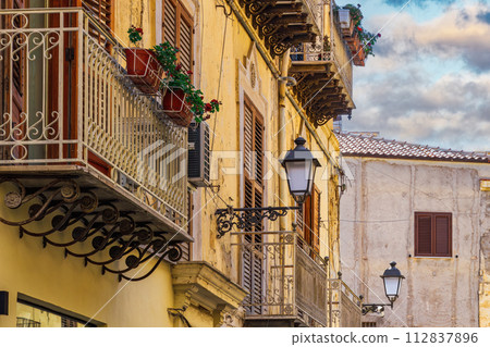 Agrigento traditional architecture houses with iron balconies, lanterns and decayed facade in Sicily, Italy. 112837896