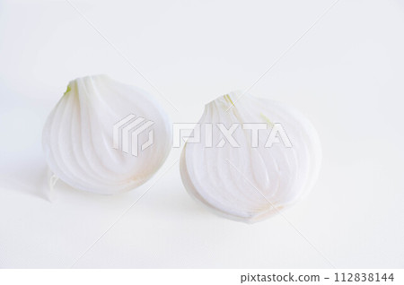 New onion cut in half 112838144